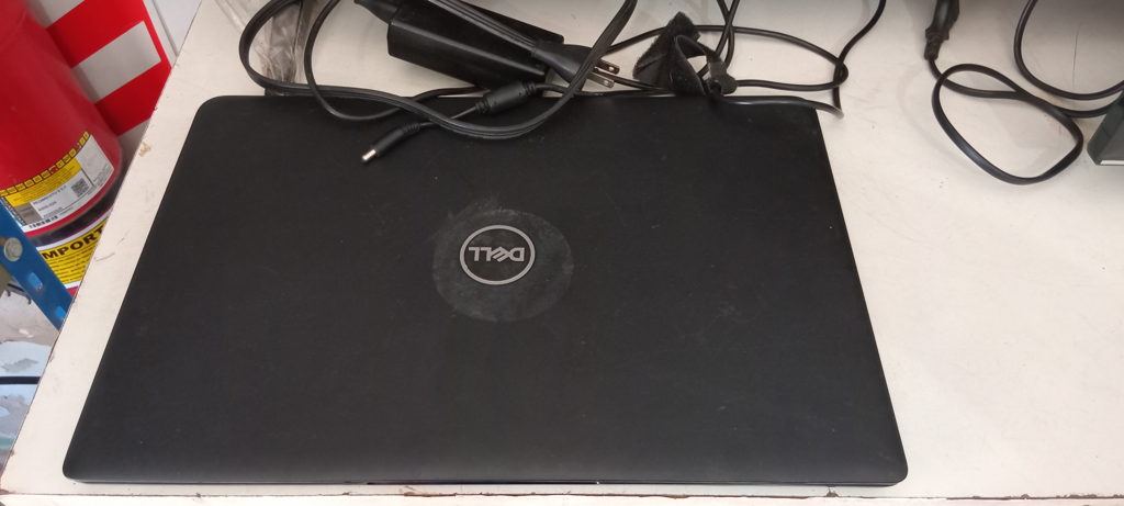 Notebook Marca Dell Modelo D72snw2 Procesador Corei5 Memoria Ram 8 Gb Disco Duro 1.000 Gb Generacion 8 Acc Cargador Original
