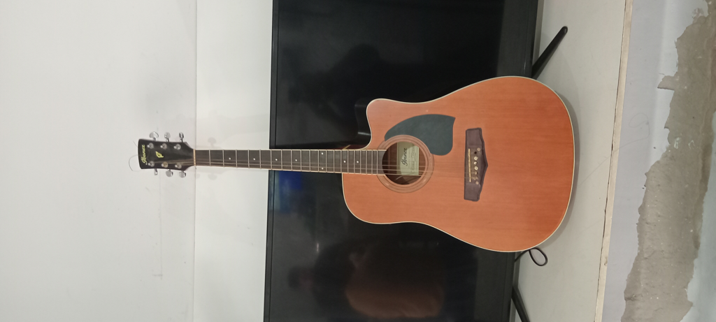 Guitarra Marca Ibañez Modelo Pf17ece-Lg Usado En Buen Estado Acc De 6 CuerdasUna Cuerda Suelta