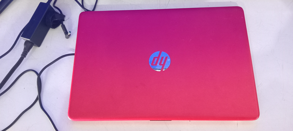 Notebook Marca Hp Modelo E15dw4 Procesador Intelppentium Memoria Ram 4 Gb Disco Duro 500 Gb Generacion No Tiene Acc Cargador