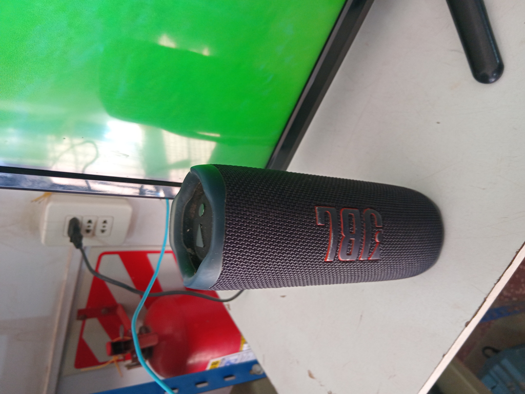 Speaker Potencia Watts 60 Marca Jbl Sin Control Modelo Flip6 Usado En Buen Estado Sin Caja Acc Bt