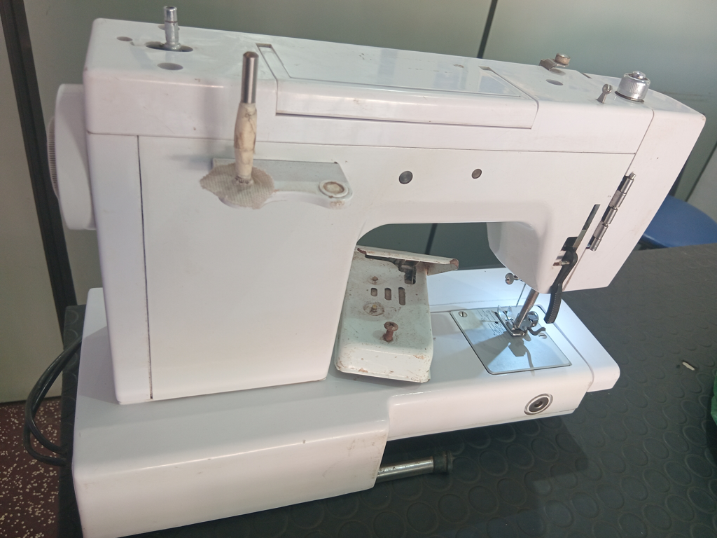 Maquina De Coser Familiar Marca Westman Modelo Ws-653 Usado En Buen Estado Acc PedalPrenza