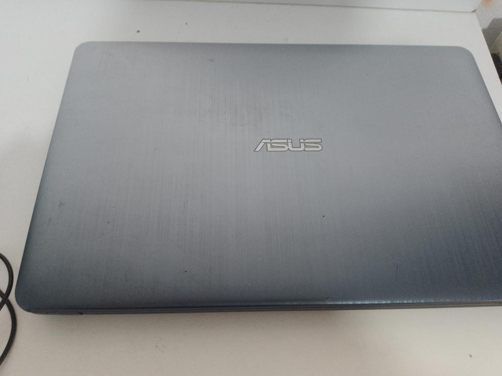 Notebook Marca Asus Modelo X541s Procesador Intel Celeron Memoria Ram 4 Gb Disco Duro 111 Gb Generacion No Tiene Acc Cargador Original