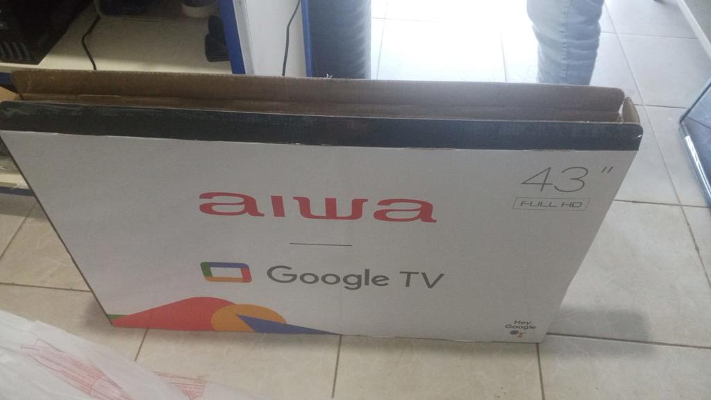Televisor Led Smart De 43 '' Marca Aiwa Modelo Aw43b4smfl Con Control Nuevo Sin Uso Acc Caja PatasControlPilas