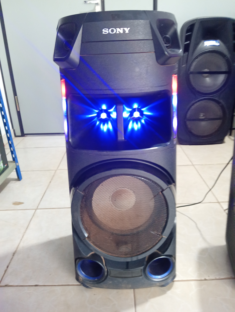 Equipo De Sonido Marca Sony Con Control Modelo Mhc-V43d Usado En Buen Estado Acc Con Control
