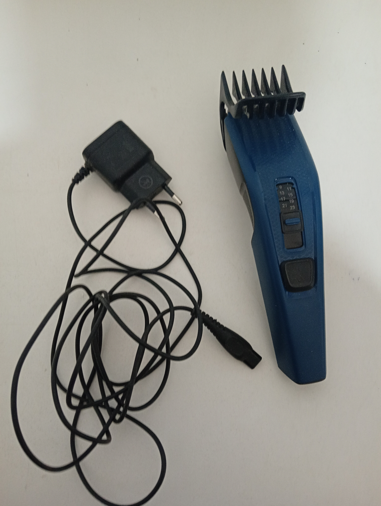 Maquina De Cortar Cabello Marca Phillips Modelo Series 3000 Acc Cuchilla De Plástico GraduableCargadorSepillo Para MantenimientoCaja