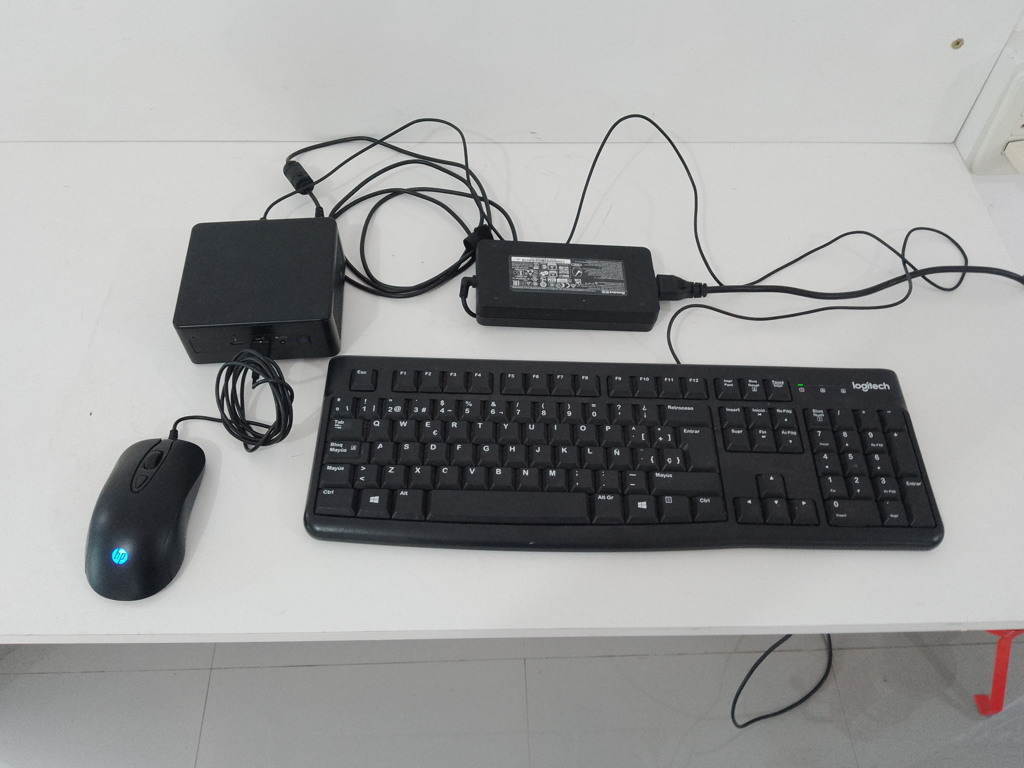 Cpu Para Computadora Marca Intel Nuc Modelo Mac Procesador Intel Core Con No Tiene Memoria Ram 4 Gb Color Negro Disco Duro 256 Gb Acc Mouse Hp Teclado Logitec