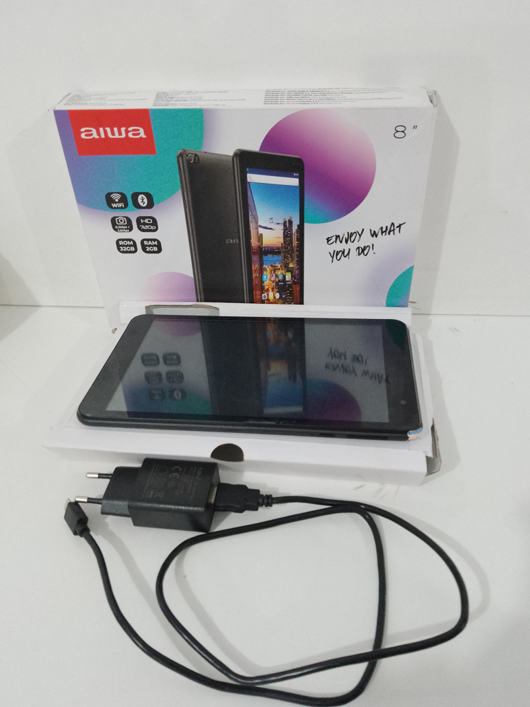 Foto 3 de Tablet Marca Aiwa Modelo Awth801 Acc Un Cargador Cable Usb