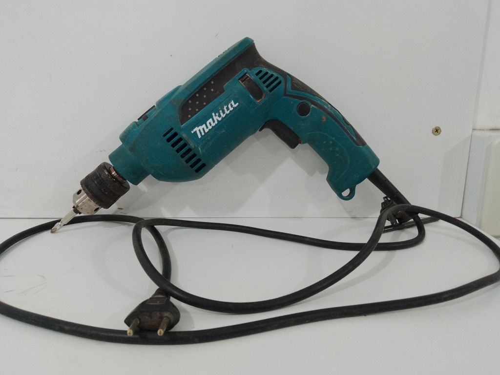 Taladro Marca Makitta Modelo Hp1640 Usado En Buen Estado Acc Llave Para Aflofar . Una Mecha Crus +