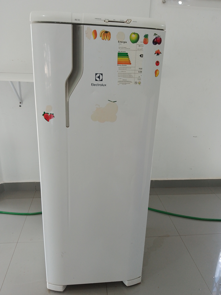Heladera Marca Electrolux De 240lts Modelo Re31 Usado En Buen Estado Litros 240 Acc Tiene Todo Sus Accesorio
