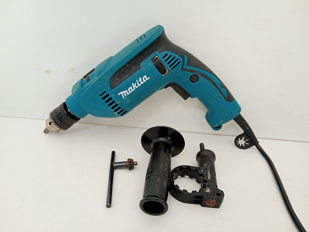 Taladro Marca Makitta Modelo Hp1640 Usado En Buen Estado Acc Mango De Empuñadura 1llave De Madril