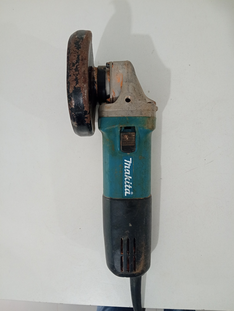 Pulidora Marca Makita Chico Modelo 9557hn Tamaño Chico Usado Con Desgaste Acc No Tiene