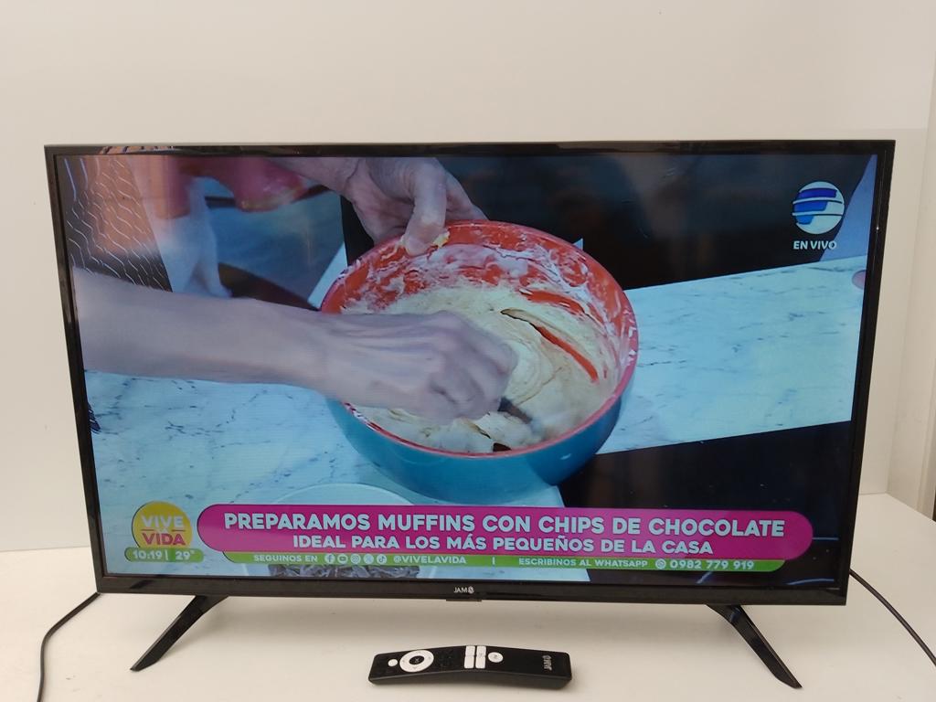 Televisor Led Smart De 32 '' Marca Jam Modelo Sk32e10 Con Control Usado En Buen Estado Acc Par De Patitas