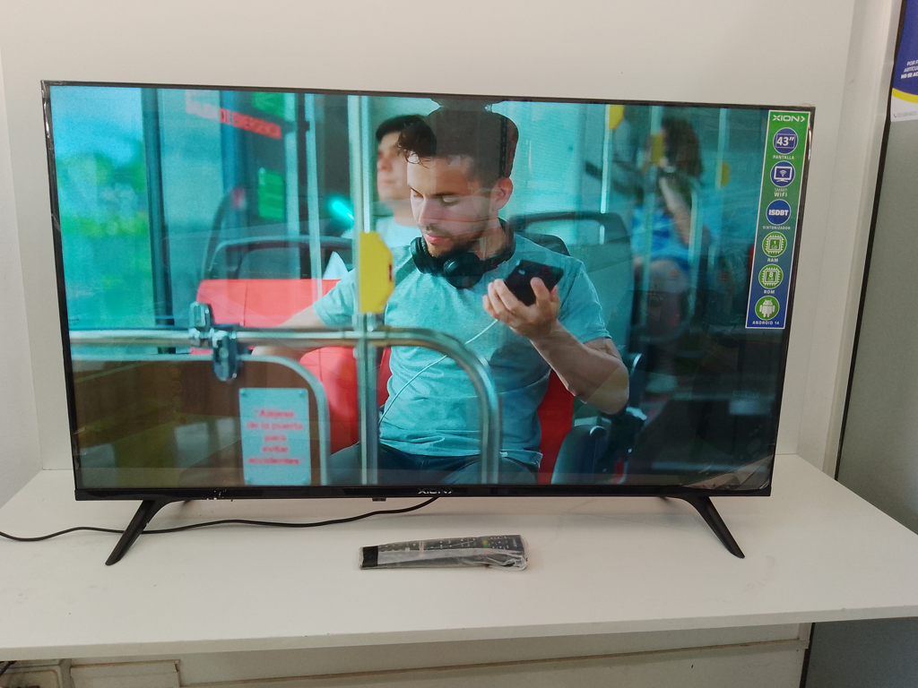 Televisor Led Smart De 43 '' Marca Xion Modelo Xi-Led43smart Con Control Usado En Buen Estado Acc Xon Patitas