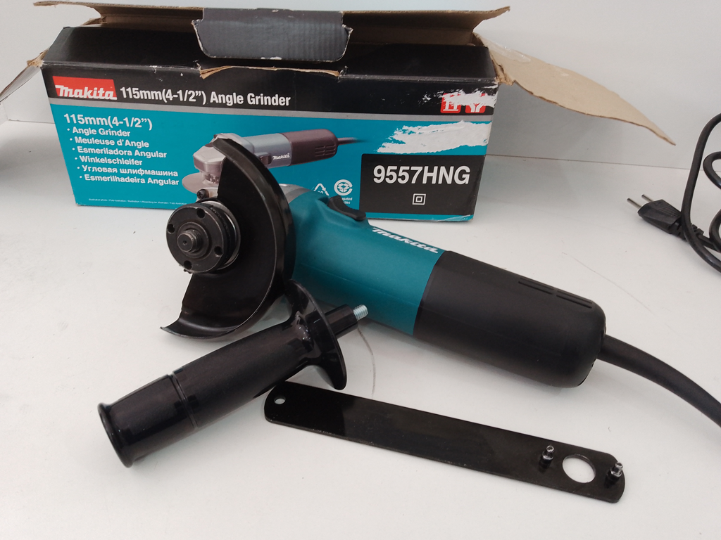 Pulidora Marca Makita Modelo 9557hn Tamaño Pequeño Usado En Buen Estado Acc Protector MangoLlave