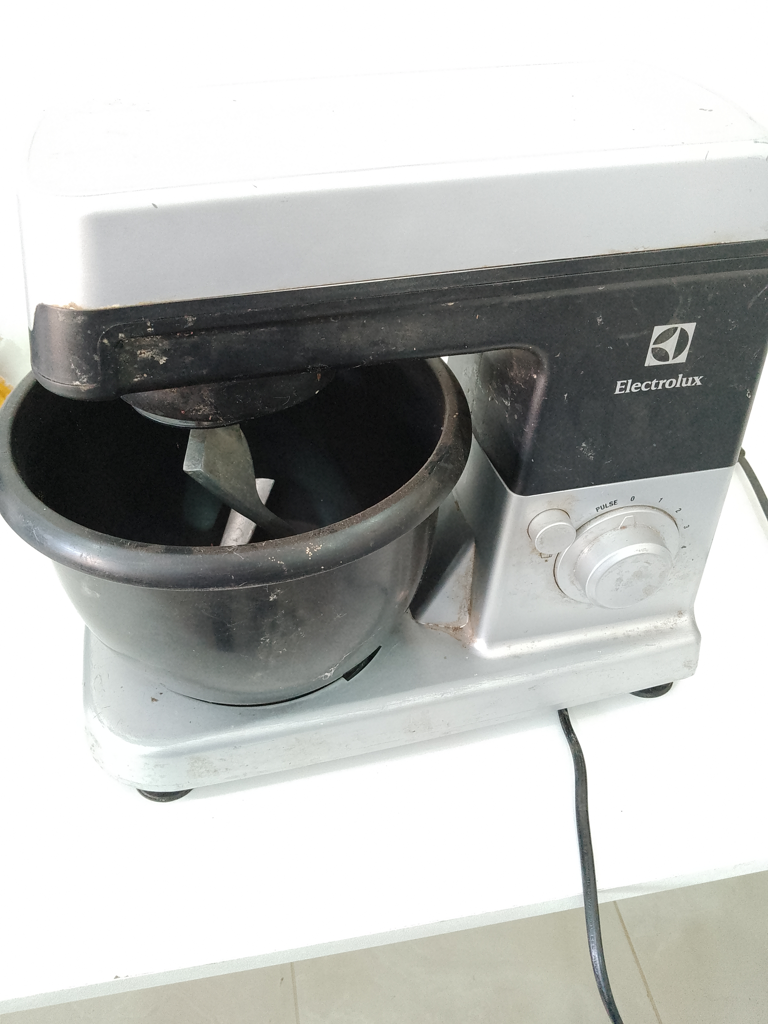 Batidora Marca Electrolux Modelo Smo10 Usado Con Desgaste Acc No Tiene