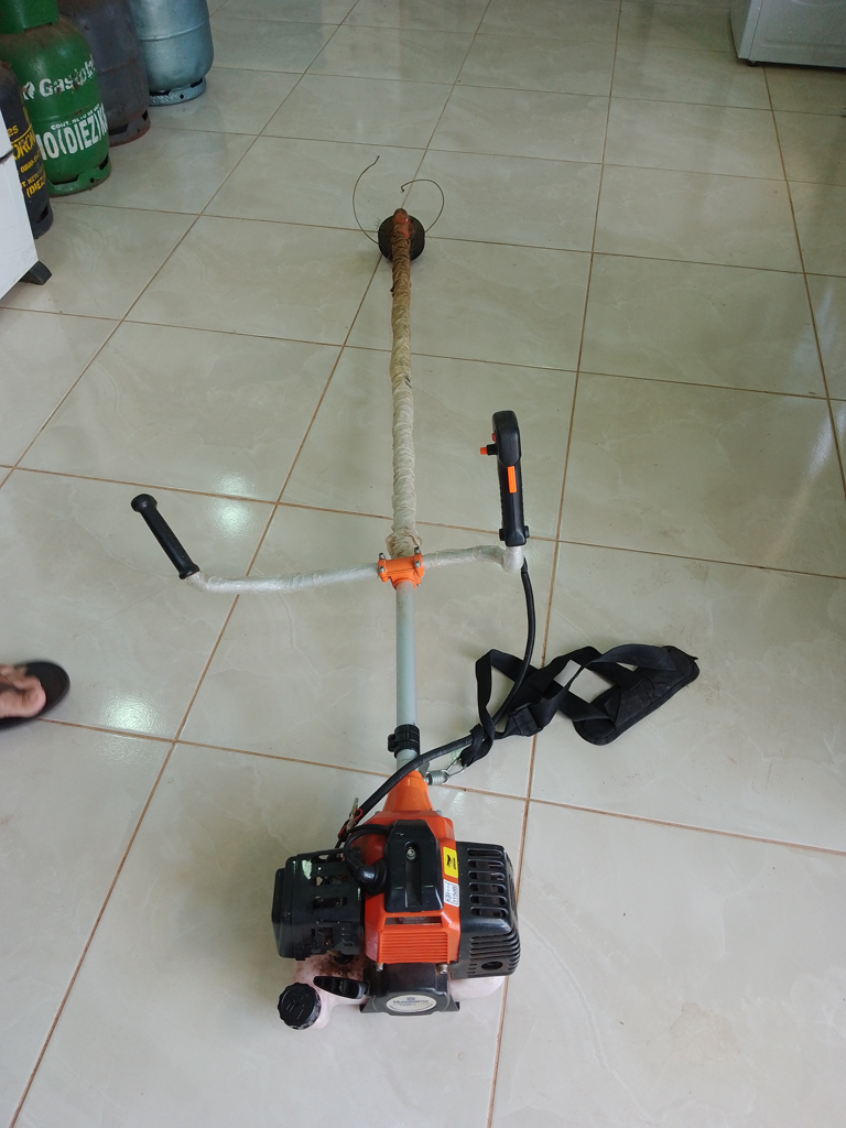Desmalezadora Marca Husqvarna Modelo 143-Ii Usado En Buen Estado Original No Acc Comn Naylon