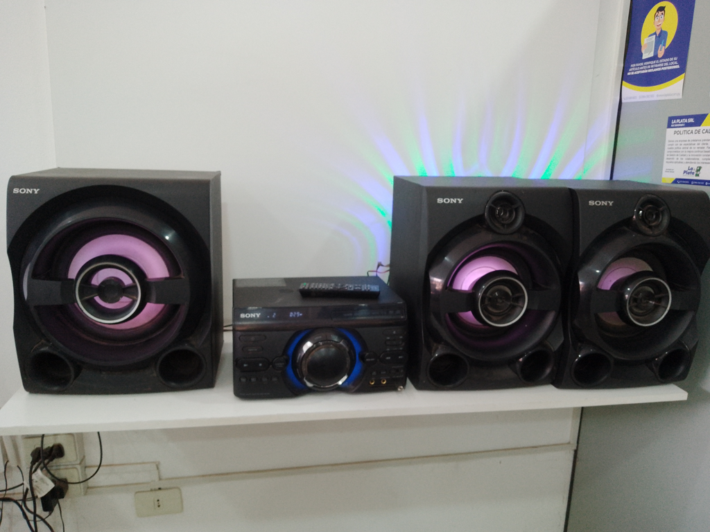 Equipo De Sonido Marca Sony Con Control Modelo Modelo Hcd-M80d Usado En Buen Estado Acc Con Tres ParlantesSin Antena