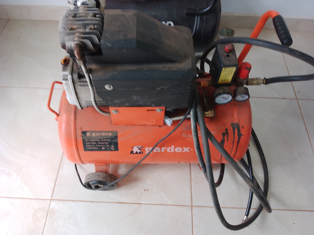 Compresor De Aire Marca Gardex Modelo Ac5015fl Potencia Hp 2 Usado En Buen Estado Acc Pistola De Aire