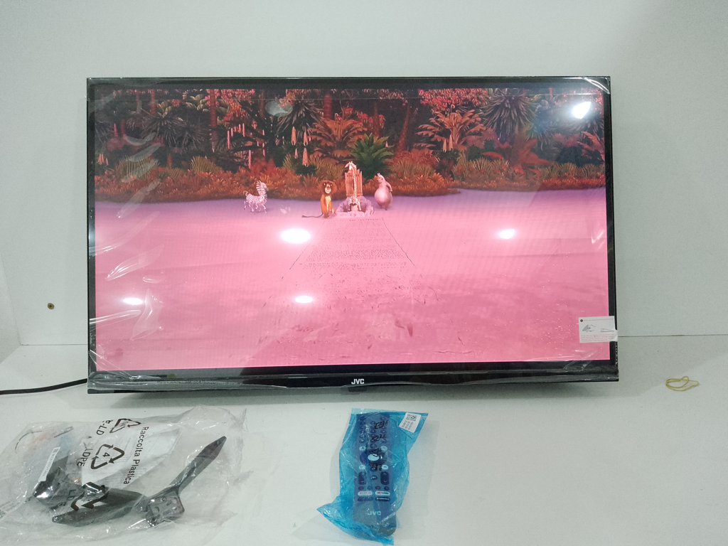 Televisor Led Smart De 32 '' Marca Jvc Modelo Lt-32km148 Con Control Usado En Buen Estado Acc Con Patitas