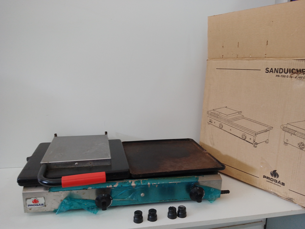 Plancha Hamburguesera Marca Progas Modelo 60 Cm Usado En Buen Estado Acc Con Tapa