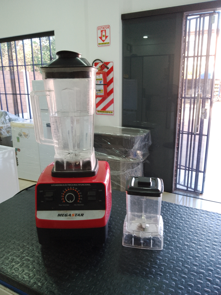 Licuadora Marca Mega Star Modelo Kc1002r Velocidades Usado En Buen Estado Acc Con Picador De Carne