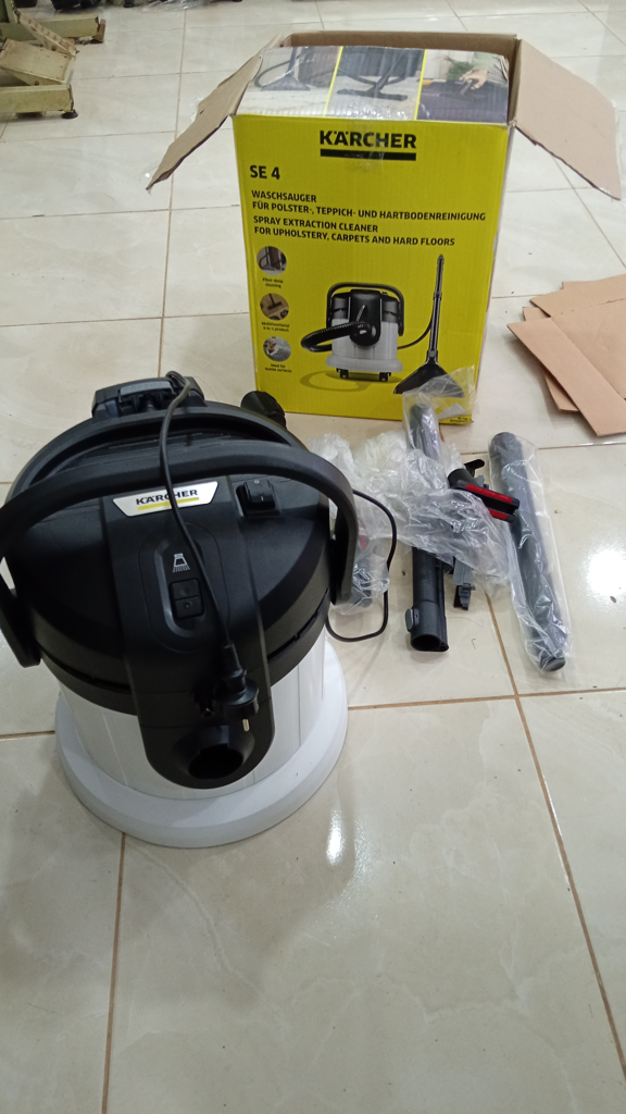 Lava Aspiradora Marca Karcher Modelo Se 4 Acc Con Varios Accesorios