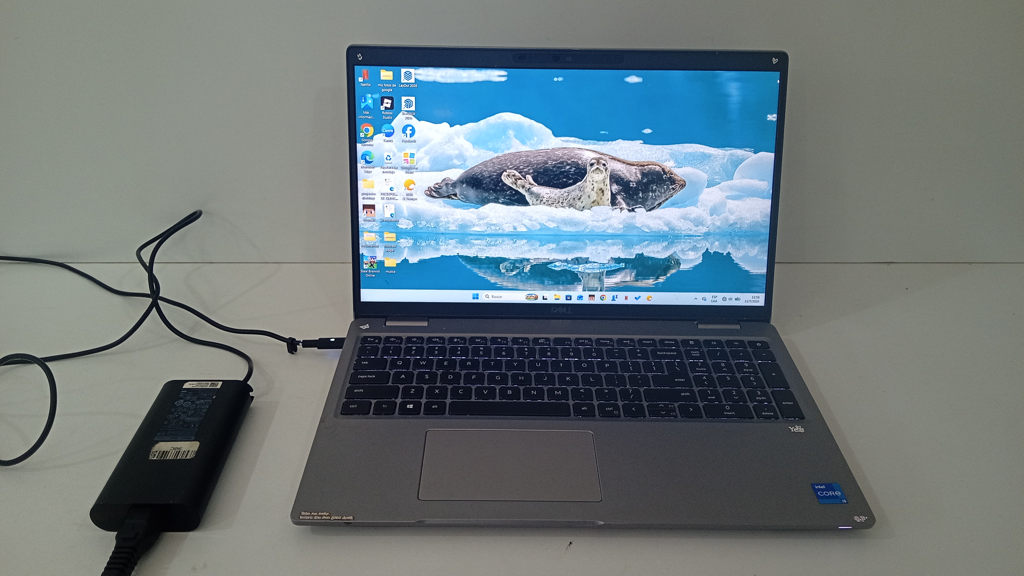 Notebook Marca Dell Modelo Desktop- 4ejrpru Procesador Intel Core I5 Memoria Ram 16 Gb Disco Duro 477 Gb Generacion 11 Acc En CajaCargador