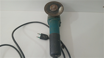 Pulidora Marca Makita Modelo 9557hn Tamaño Chico Usado En Buen Estado Acc Disco
