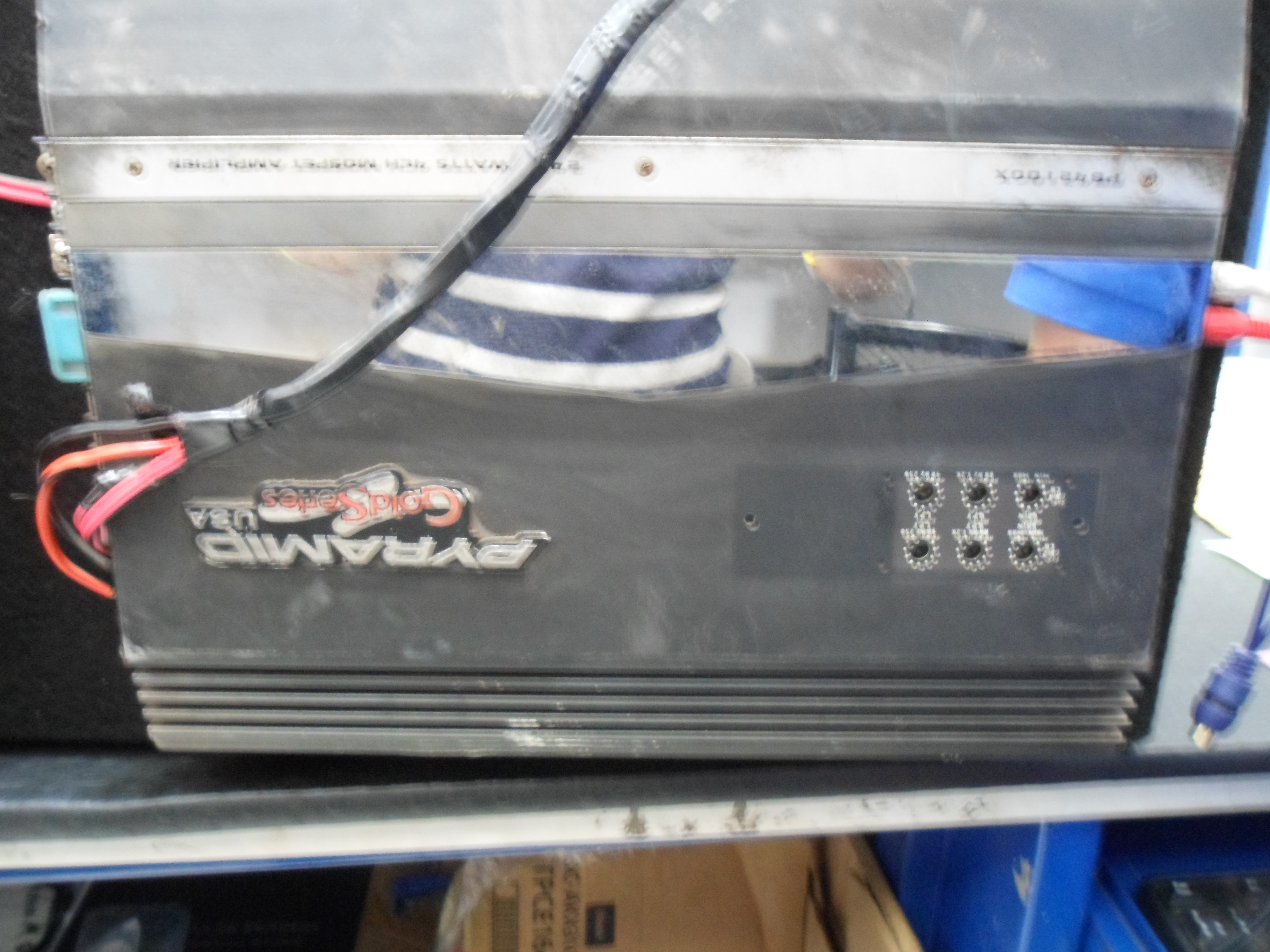 Amplificador De Sonido P/ Automovil Marca Pyramid Golds Series Modelo Pb4210gx Usado En Buen Estado Acc 2400 Watts