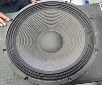 Parlante Para Discoteca Marca Eighteen Modelo 15w700 Usado En Buen Estado Acc De 15"700 Watts8ohm