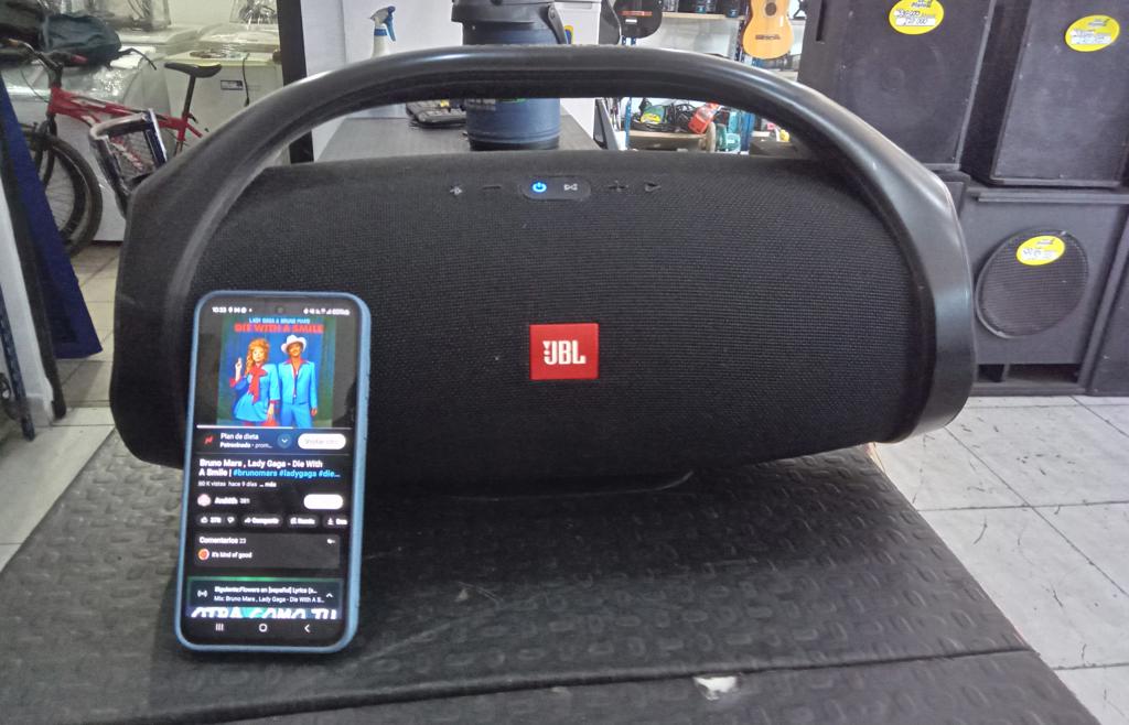 Speaker Potencia Watts 80 Marca Jbl Sin Control Modelo Boombox Usado En Buen Estado Sin Caja Acc Con CargadorEn Bolso