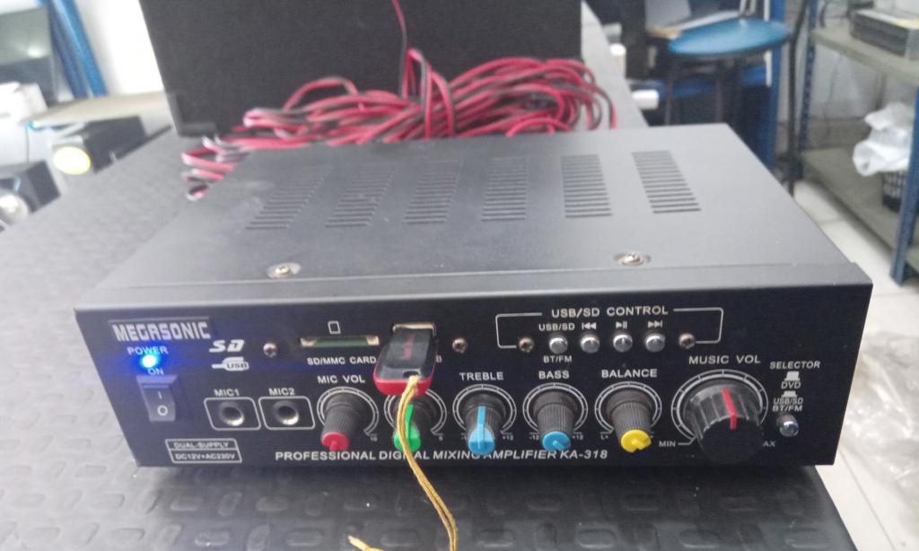 Amplificador De Sonido P/ Discoteca Marca Megasonic Modelo Ka-318 Usado En Buen Estado Acc Con UsbSd CardAux