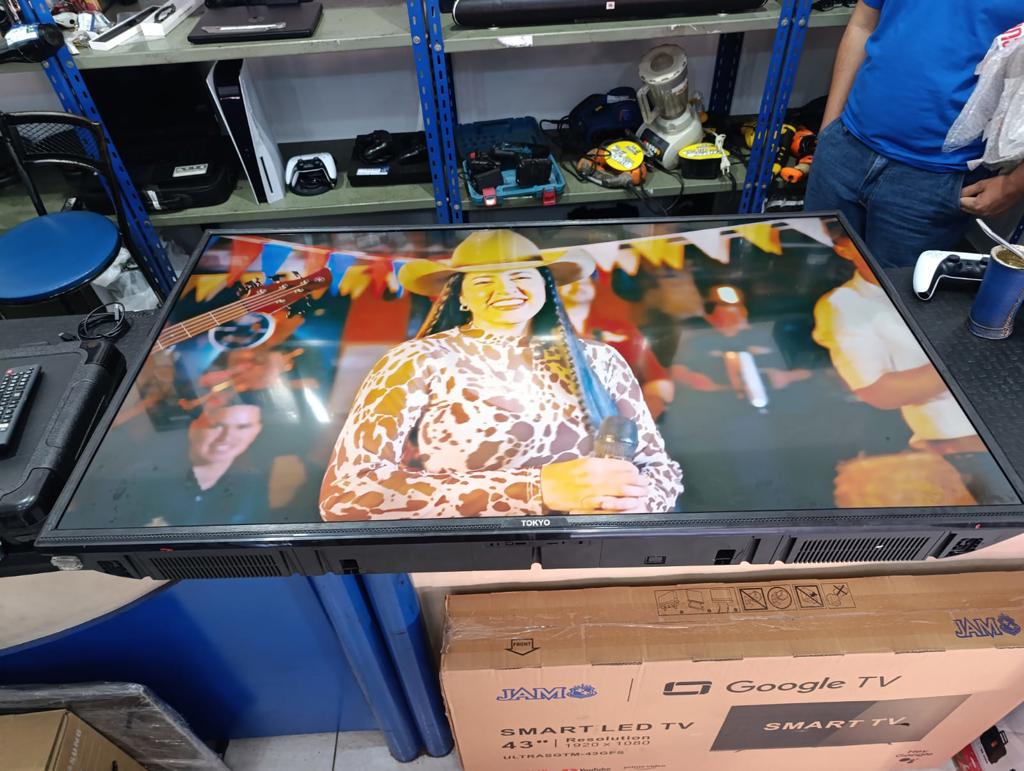 Televisor Led Smart De 50 '' Marca Tokyo Modelo Tv Tokqd50wb Con Control Usado En Buen Estado Acc Con Patita Sin Tornillo