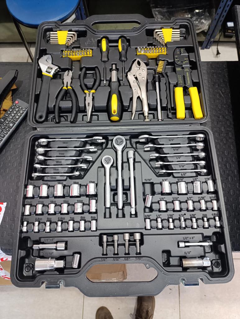 Caja De Herramientas Marca Gardex Modelo Kit De Herramientas De 123 Pz Nuevo Sin Uso Acc Maletin