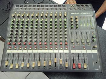 Consola De Sonido Marca Yamaha Modelo Mx200 Usado En Buen Estado Acc De 12 Canales