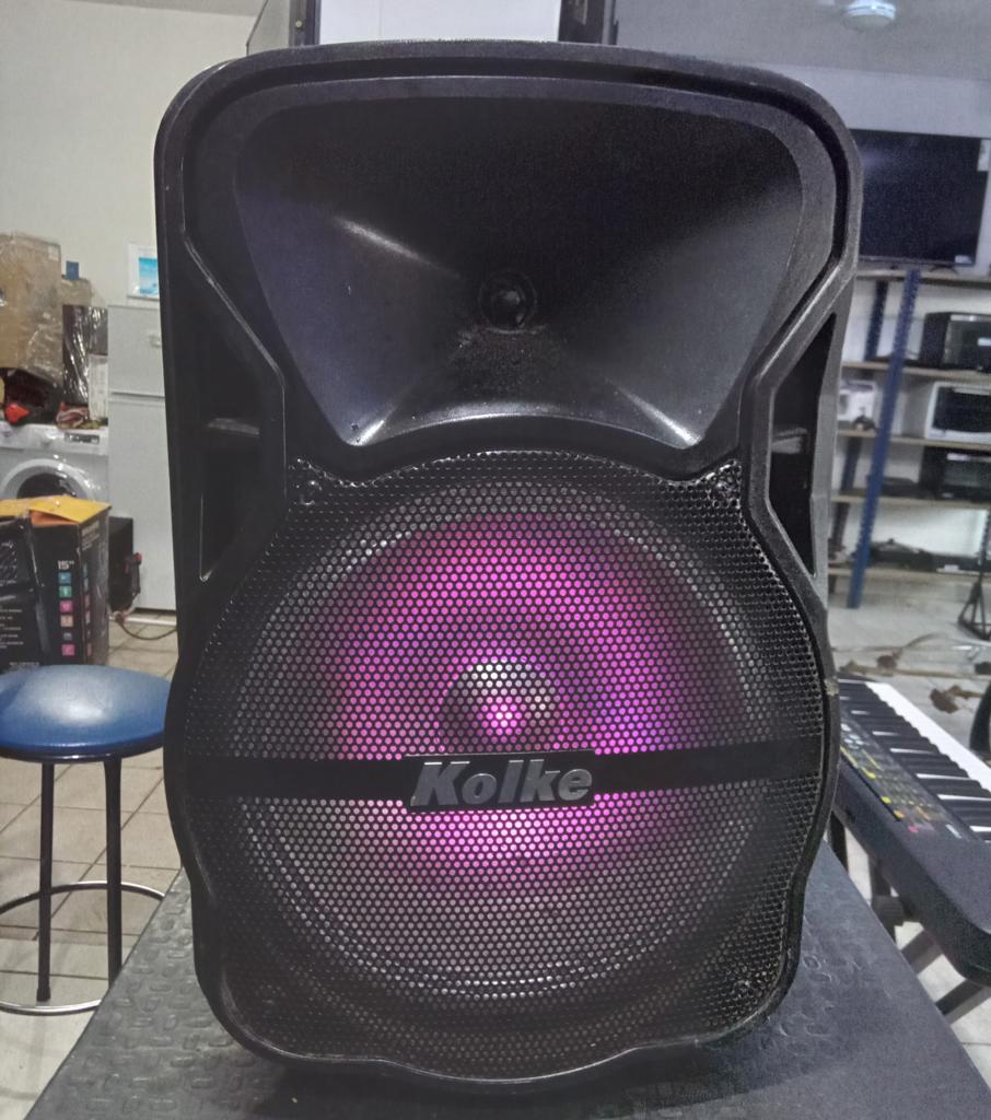 Caja De Sonido Amplificada Marca Kolke Modelo Kpb-370 Sin Control Usado En Buen Estado Acc Con Control