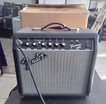 Amplificador De Sonido P/ Guitarra Marca Fender Modelo Frotman 20g Usado En Buen Estado Acc En Caja
