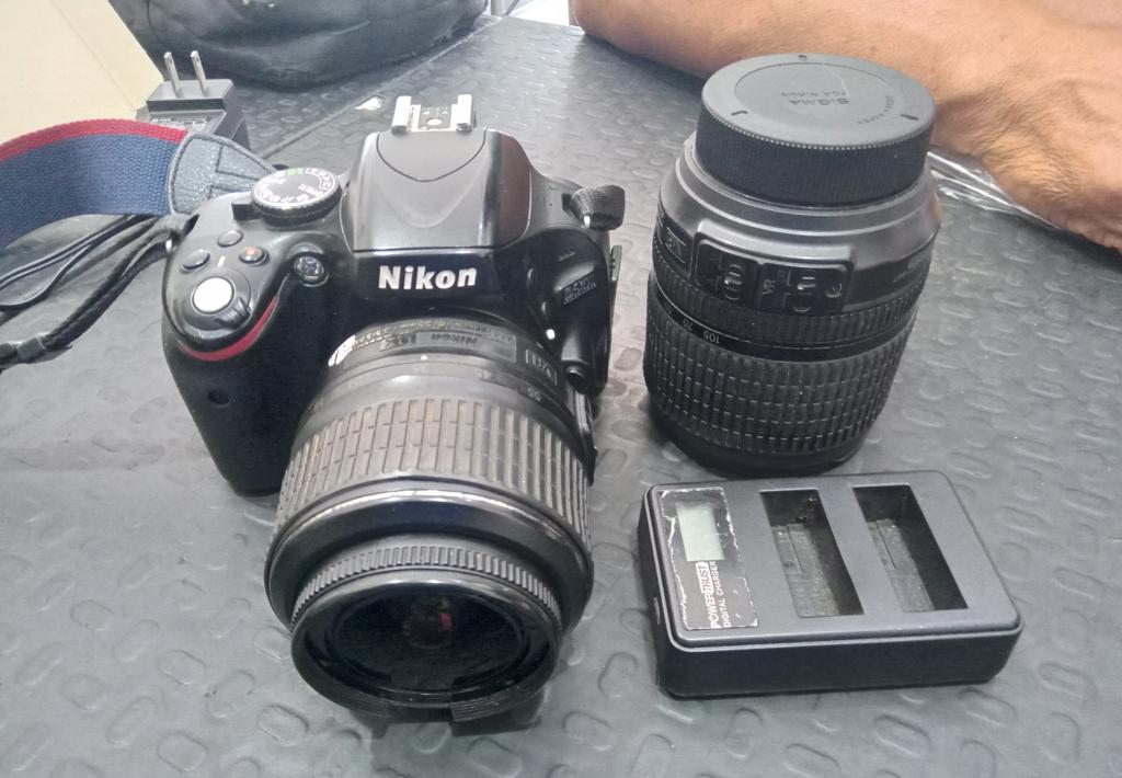 Camara Fotografica Profesional Marca Nikon Modelo D5100 Usado Con Desgaste Con Con Lente 18/55mm (Su Goma Esta Despegado) Acc Con Otra Lente 18/105mmCargadorEn Caja De Nikon D7500
