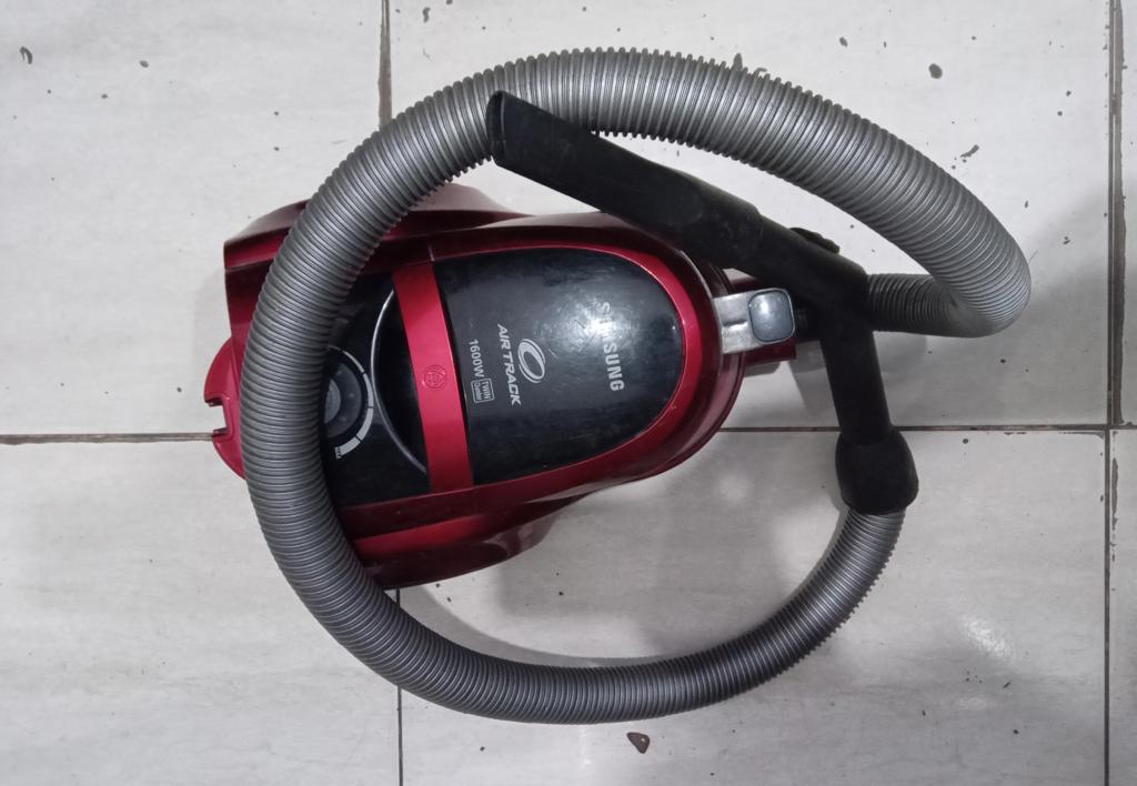 Aspiradora Marca Samsung Modelo Air Track Usado En Buen Estado Acc Solo Para PolvoCon Manguera Y Un Pico