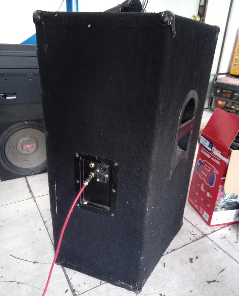 Caja Con Parlante Para Discoteca Marca No Tiene Modelo No Tiene Usado En Buen Estado Con No Tiene De No Tiene '' Acc No Tiene