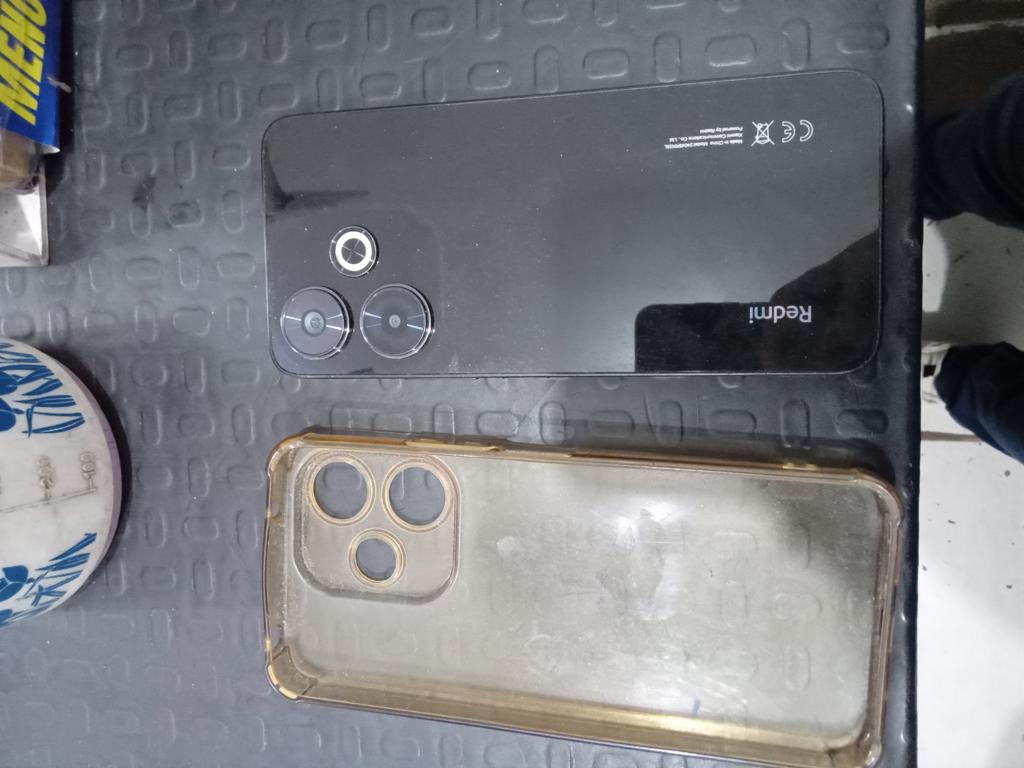 Foto 2 de Celular Marca Redmi Modelo 24049rn28l Memoria Ram 6 Gb Almacenamiento Interno 128 Gb Acc Estuche Transparente