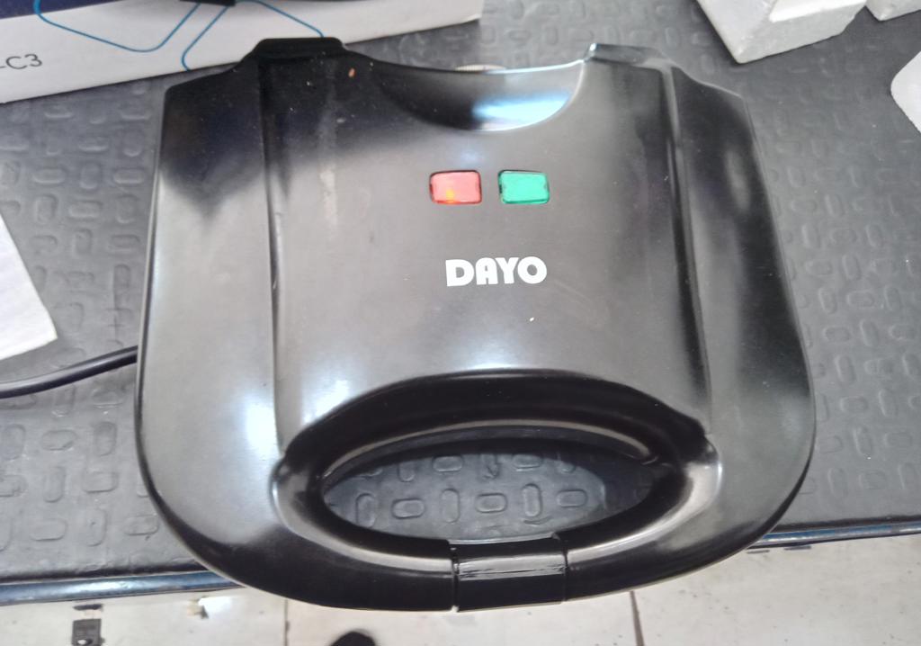 Sandwichera Marca Dayo Modelo Sm-C3 Usado En Buen Estado Acc En Caja