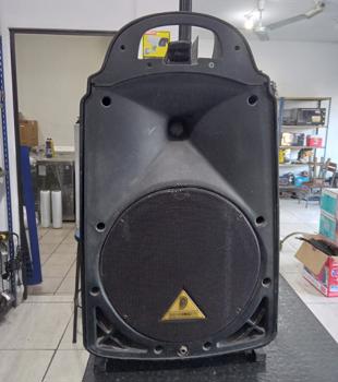 Caja Con Parlante Para Discoteca Marca Behringer Modelo No Tiene Usado En Buen Estado Con Parlante Pasivo De 12 '' Acc No Tiene