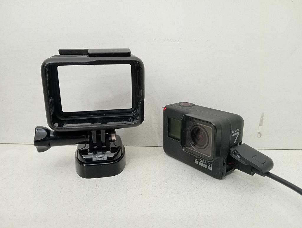 Camara Fotografica Marca Go Pro Modelo Hero 7 Black Acc Con EstucheSin Cable Cargador