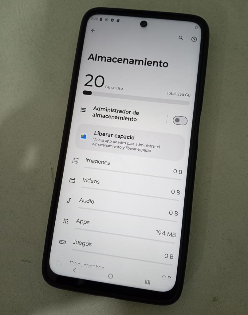 Celular Marca Motorola Modelo Moto G17 Memoria Ram 4 Gb Almacenamiento Interno 256 Gb Acc Con Silicona