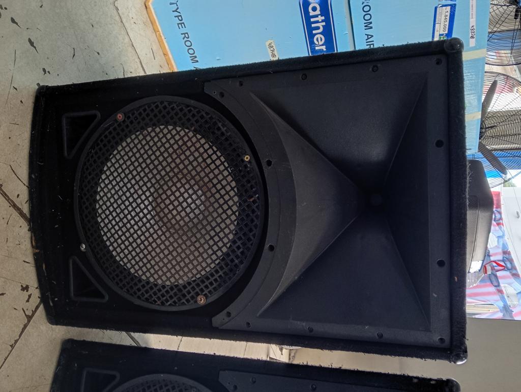 Caja Con Parlante Para Discoteca Marca Sin Marca Modelo No Tiene Usado En Buen Estado Con Parlante De 15 De 15 '' Acc Con Driver