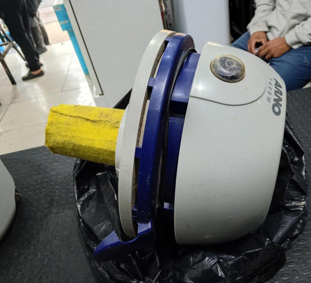 Foto 2 de Aspiradora Marca Arno Modelo H2po Usado Con Desgaste Acc Caño CorrugadoPicoRuedas