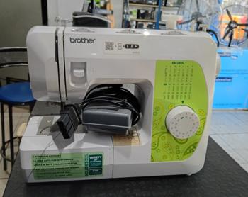 Maquina De Coser Familiar Marca Brother Modelo Bm2800 Usado En Buen Estado Acc PedalPorta HiloAguja