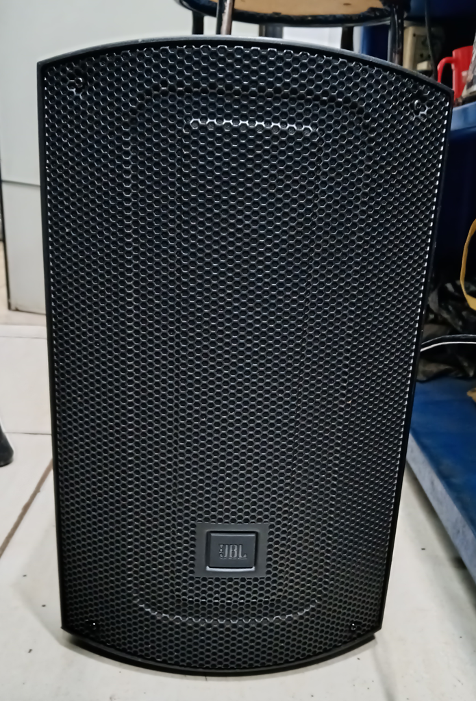 Caja De Sonido Amplificada Marca Jbl Modelo Max10 Sin Control Usado En Buen Estado Acc Cable PowerTripode En Caja