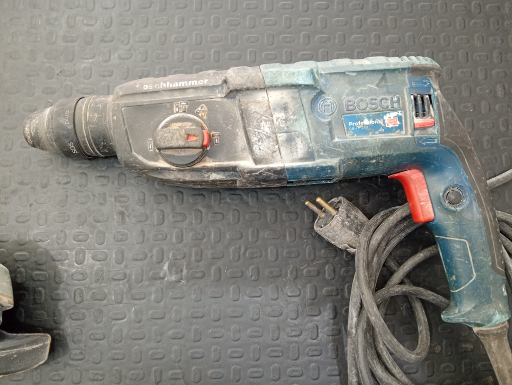 Taladro Marca Bosch Martillete Modelo No Tiene Usado Con Desgaste Acc No Tiene